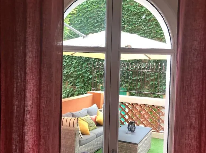 «la Calade » Les Glycines アパート